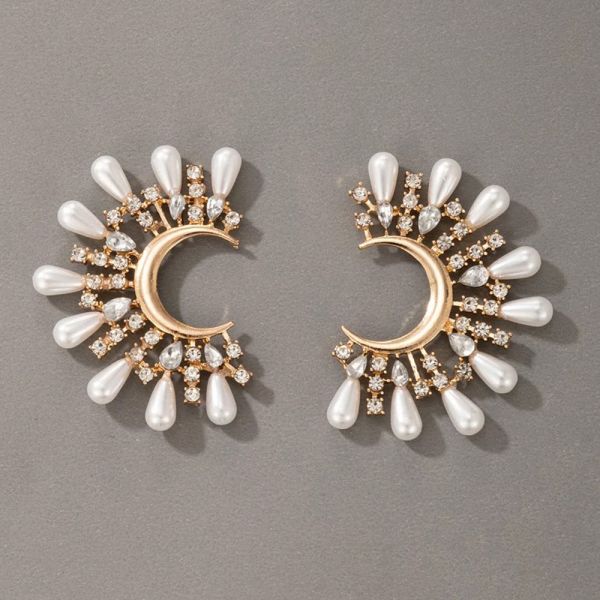 Luxury Look In Crystal Pearl Earrings